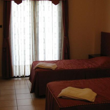 Hotel Diakonia Tesalónica Habitación foto