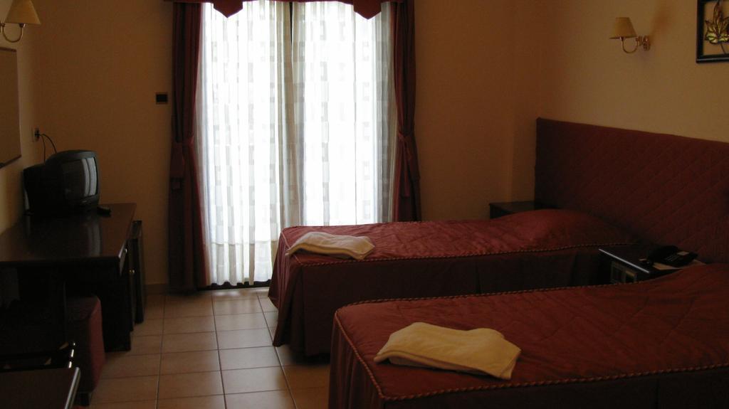 Hotel Diakonia Tesalónica Habitación foto