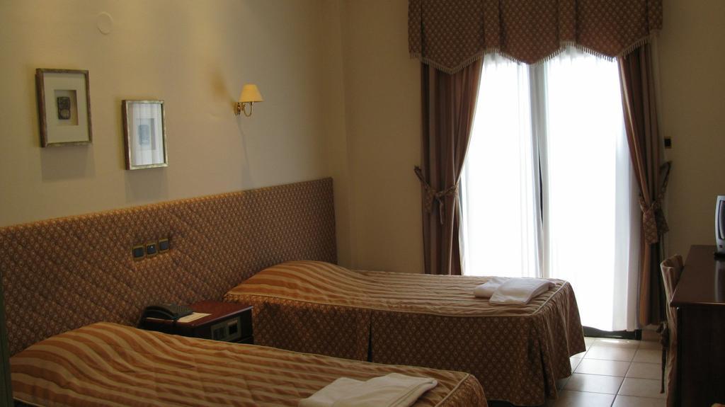 Hotel Diakonia Tesalónica Habitación foto