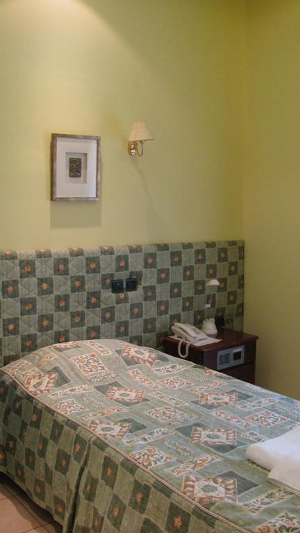 Hotel Diakonia Tesalónica Habitación foto